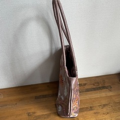 無料　お花の刺繍入りハンドバッグ　の画像