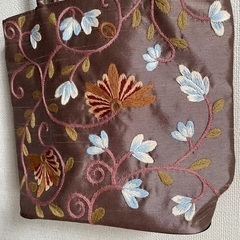 無料　お花の刺繍入りハンドバッグ　の画像