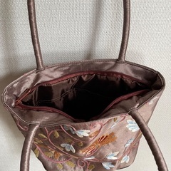 無料　お花の刺繍入りハンドバッグ　の画像