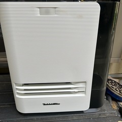 23年製　加湿セラミックファンヒーター
