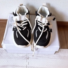 キッズスニーカーの画像