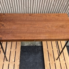 引出し付きデスクの画像