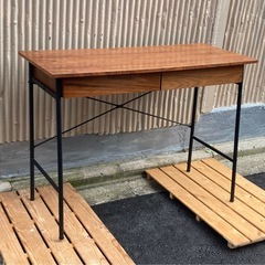 引出し付きデスク