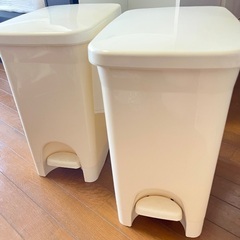 ペダル式ゴミ箱　※ゴミ箱としての使用履歴無し
