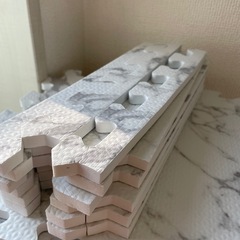 ニトリ　大理石柄マットの画像