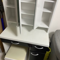 収納庫付き　三面鏡ドレッサー