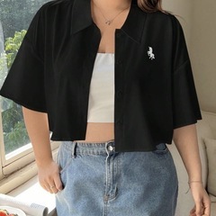 黒シャツの画像