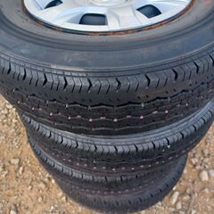 ハイエース　新品純正ホイールタイヤセットの画像
