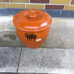 壺です26×27センチですの画像