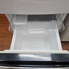 リサイクルショップどりーむ天保山店　No3301　２ドア冷蔵庫　ハイセンス　2015年製　容量130L　1人暮らしに最適なサイズです♪　の画像
