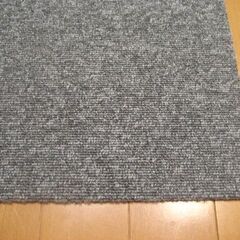 日本製タイルカーペット１枚１４０円＜５１８３＞・在庫９枚・訳あり品・未使用品の画像