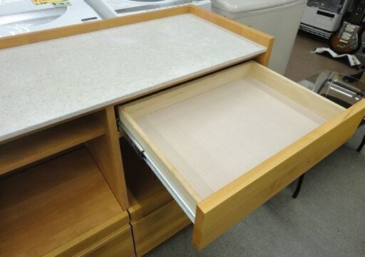 天板人工大理石　キッチンカウンター　hotta woody　幅120㎝×奥行44.5㎝×高さ90.5㎝　ミドルレンジボード　ブラウン　北欧風　札幌　西岡店 HOTTA WOODY(堀田木工所)のアンアン キッチンカウンターです。天板に
