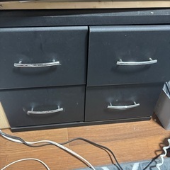 引き出し？棚？