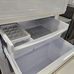 リサイクルショップどりーむ天保山店　No3307　2ドア冷蔵庫　SHARP　2020年製　容量137L　1人暮らしに最適なサイズです♪の画像