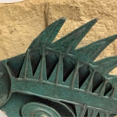 青銅の魚のオブジェの画像