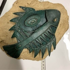 青銅の魚のオブジェの画像