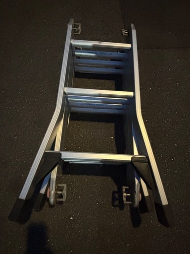 アルミ製折りたたみ脚立