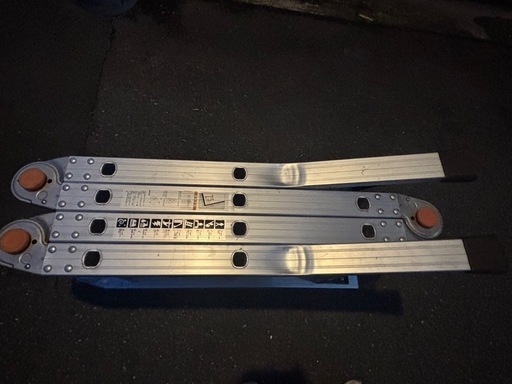 アルミ製折りたたみ脚立