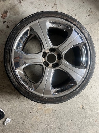 R19のカッコいいアルミホイール