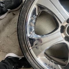 R19のカッコいいアルミホイールの画像