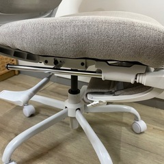 ニトリ オフィスチェ(OC704ラテックス) フットレスト付き 中古の画像