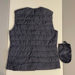 【取引中】UNIQLO ウルトラライトダウンベスト　M 収納袋付きの画像