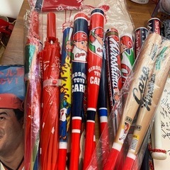 B624 広島東洋カープ　CARP グッズ　応援グッズ　まとめて【現状品】　優勝記念　メダル　メガホン　Tシャツ　下敷き　バッグ　希少の画像