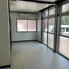 【塗装作業】【単発作業】湯舟と洗面所の一部をバスピュアコートで塗装（退去後、剥がれた塗装を塗り直し）の画像