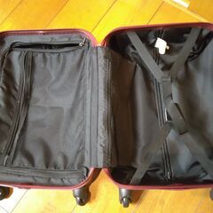 ハードタイプキャリーケース　ファスナータイプ　機内持ち込みサイズ SAXOLINE サクソライン　レッド　　[キャリーバッグ 旅行日数目安：1～2泊 35L/40L（拡張時） コンパクト　TSAロック搭載　ポリカーボネート　トラベルバックの画像
