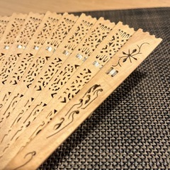 竹製　上品な透かし彫り扇子…箱付き。の画像
