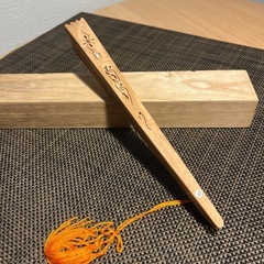 竹製　上品な透かし彫り扇子…箱付き。の画像