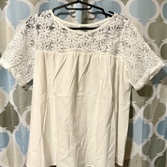ワンピースとTシャツの画像
