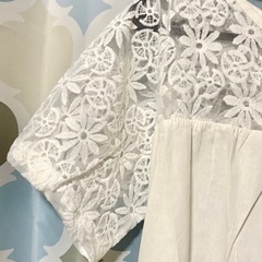 ワンピースとTシャツの画像