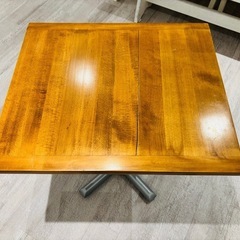カフェテーブルの画像