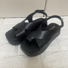 新品♡VIVIAN厚底サンダル