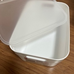 衣装ケース2つ、小物入れ1つの画像