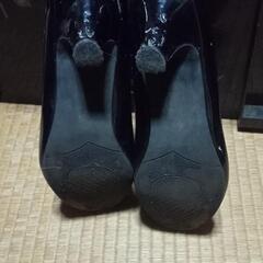 エナメル　パンプス　黒の画像