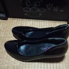 エナメル　パンプス　黒の画像