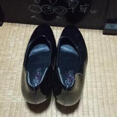 エナメル　パンプス　黒の画像