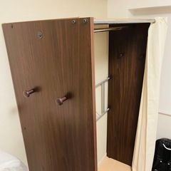 衣類収納用の棚の画像