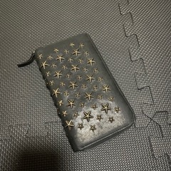 ジミーチュウ　スタッズラウンドジップウォレットの画像