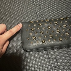 ジミーチュウ　スタッズラウンドジップウォレットの画像