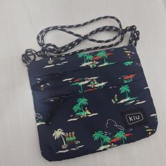 KIU　サコッシュ　ショルダー