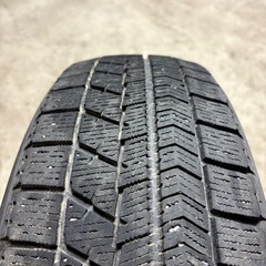 A-35 タイヤ 中古　BRIDCESTONE STUDLESS  175/60R16の画像