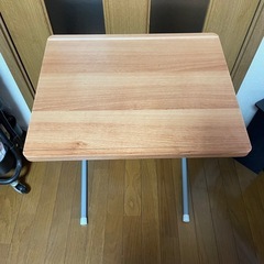 無料！美品 折り畳みデスク 机 サイドテーブルの画像