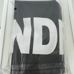 プラスチックケースとランドリー袋×2の画像