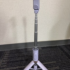 スマホ三脚　自撮り棒の画像
