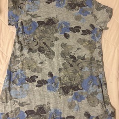 花柄　グレー　半袖　Tシャツの画像