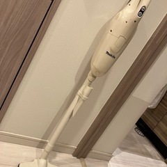 【引き取り限定】　マキタ　コードレスクリーナー CL102D