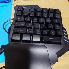 片手用ゲーミングキーボードの画像